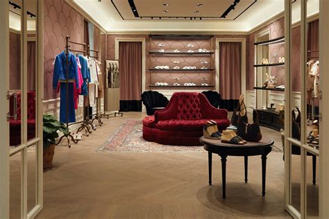 gucci piazza dei martiri napoli|Gucci riapre a Napoli: in via dei Mille con uno store a 3 piani.